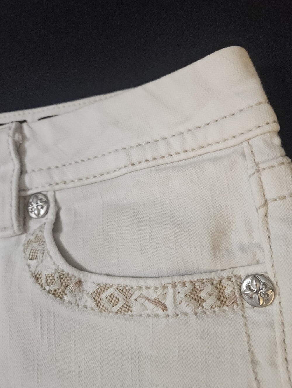 MISS ME Embellished Distressed Mid-Rise Easy Raw Hem Shorts Size 30 - Picture 3 of 12